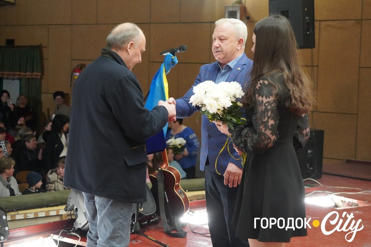 Із вдячністю за захист: у Сатанові 46 воїнам присвоїли звання почесних громадян громади (посмертно)