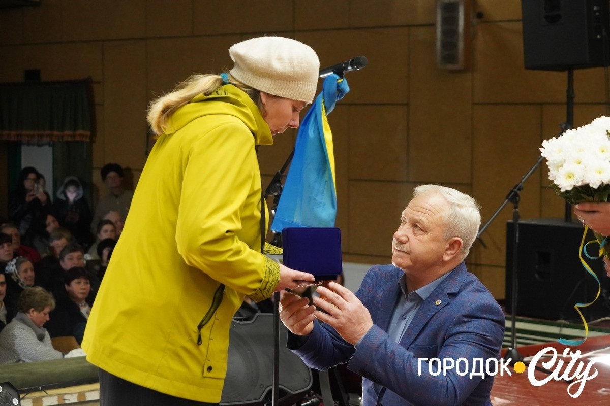 Із вдячністю за захист: у Сатанові 46 воїнам присвоїли звання почесних громадян громади (посмертно)