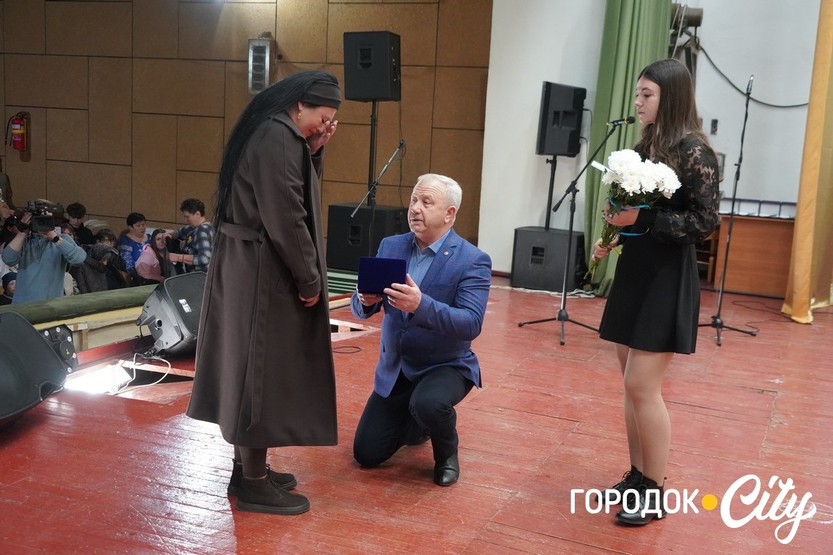 Із вдячністю за захист: у Сатанові 46 воїнам присвоїли звання почесних громадян громади (посмертно)