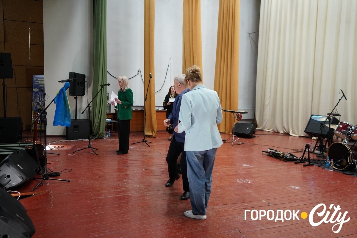 Із вдячністю за захист: у Сатанові 46 воїнам присвоїли звання почесних громадян громади (посмертно)