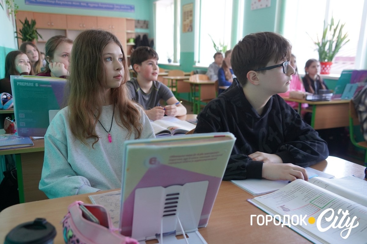 Замість перекладу — кадетський клас: історія вчителя Богдана Домінова з Городка