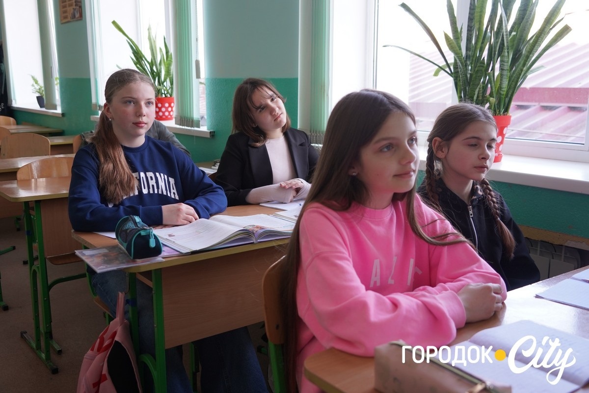 Замість перекладу — кадетський клас: історія вчителя Богдана Домінова з Городка