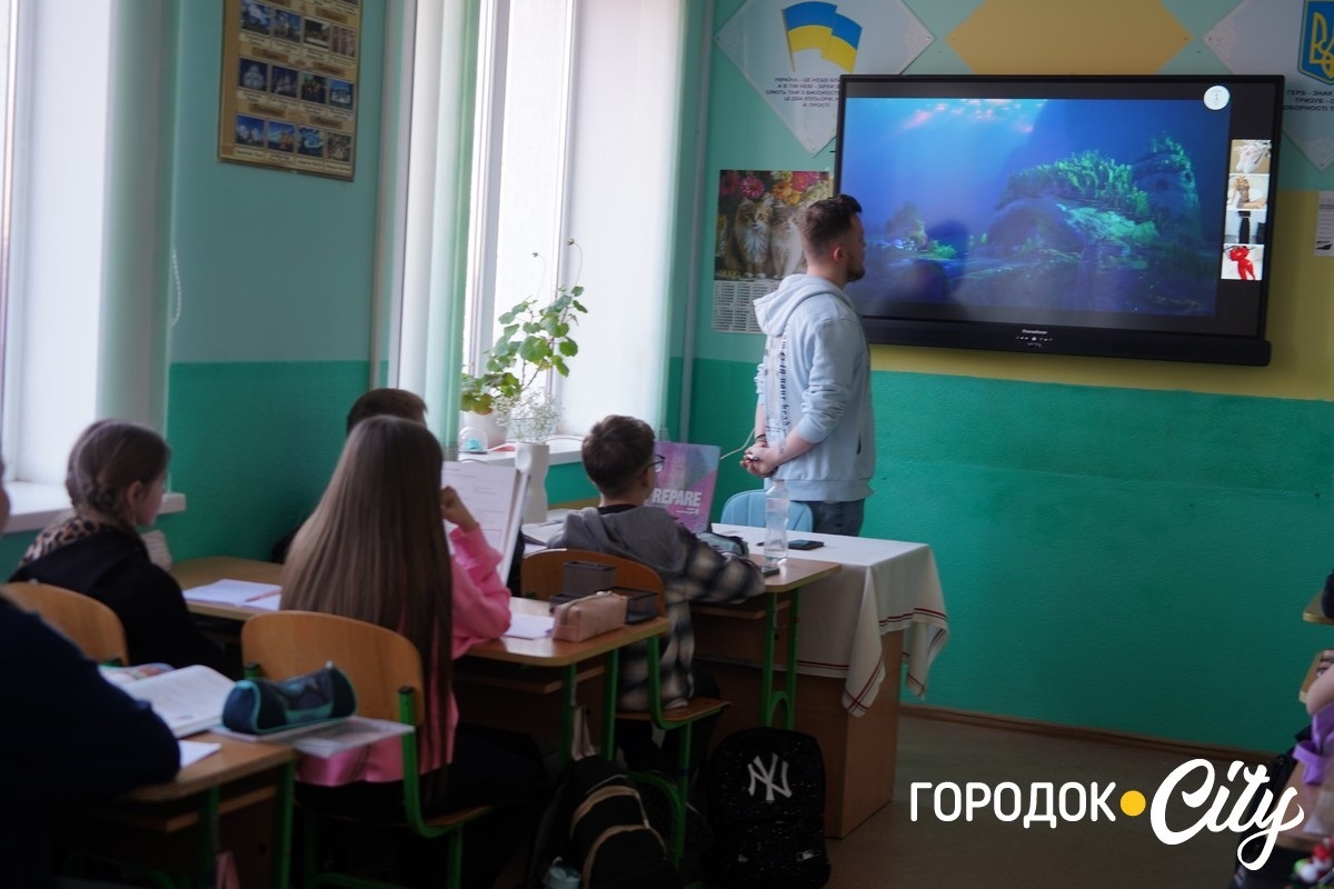 Замість перекладу — кадетський клас: історія вчителя Богдана Домінова з Городка