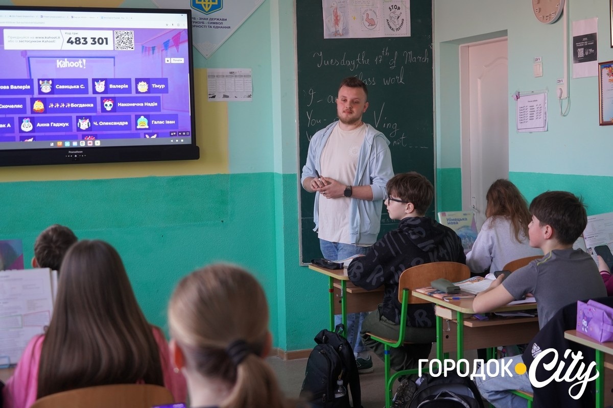 Замість перекладу — кадетський клас: історія вчителя Богдана Домінова з Городка