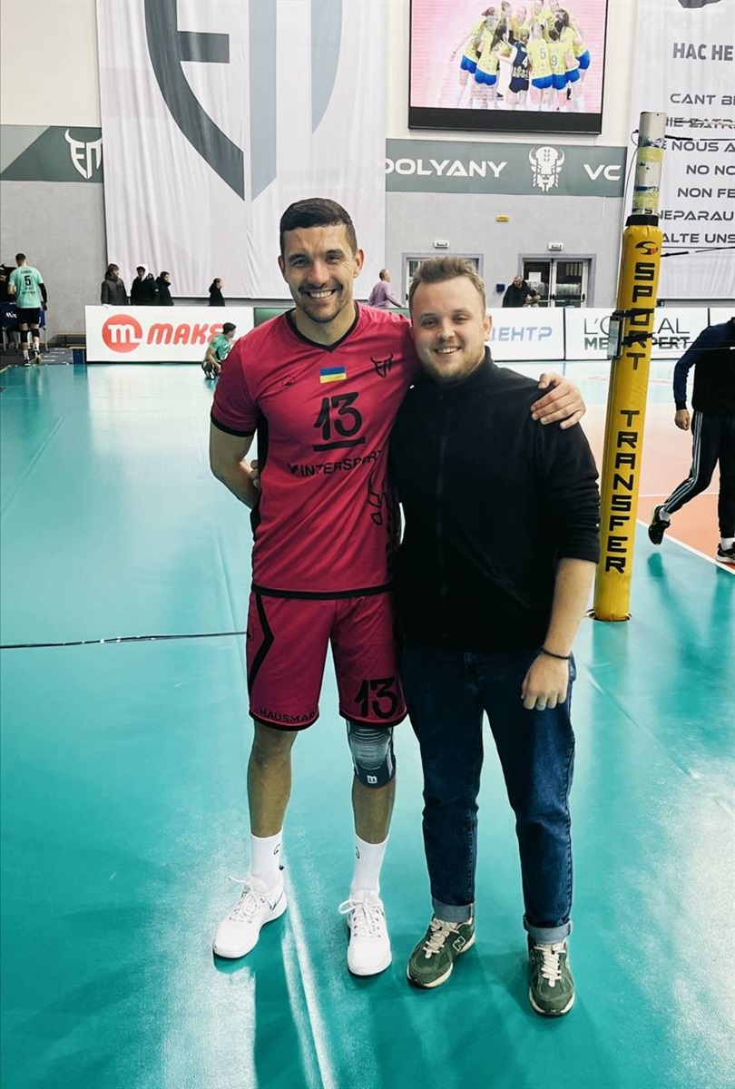 Богдан вболівальником команди «Збірна України U-20».