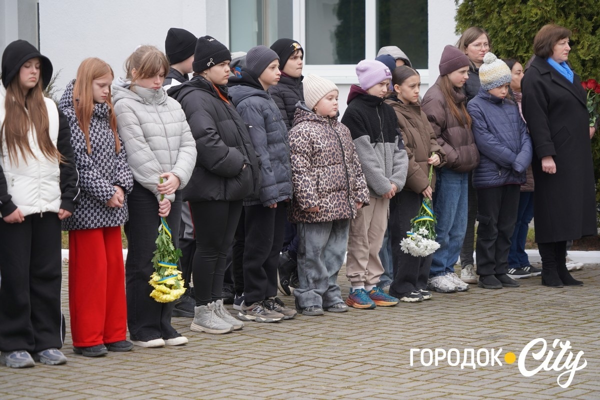 У Городку відкрили меморіальну дошку полеглому захиснику Павлу Бориті