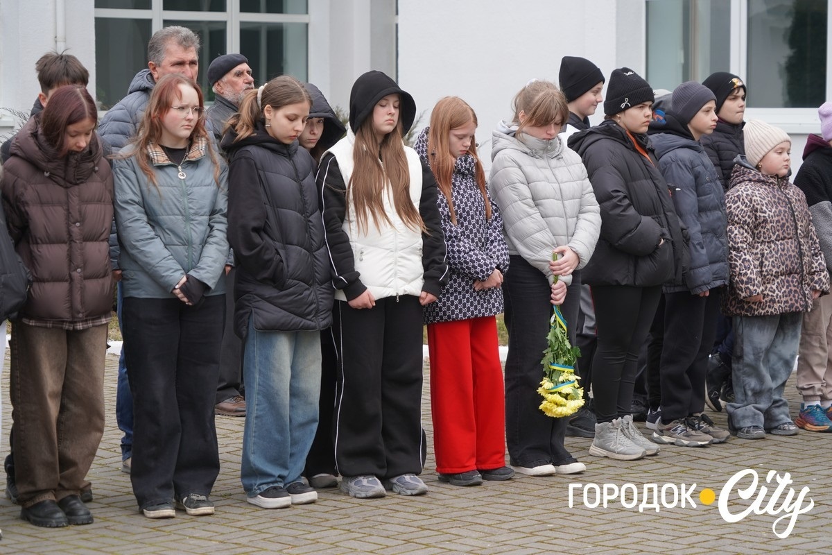 У Городку відкрили меморіальну дошку полеглому захиснику Павлу Бориті