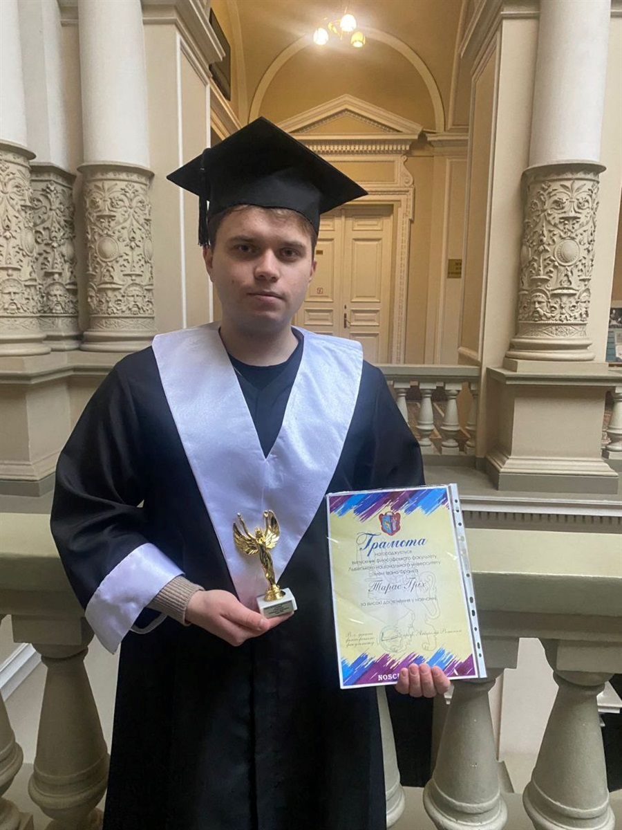 Політологія, фундук і любов до Городка: як 23-річний Тарас Гріх будує майбутнє в рідному місті