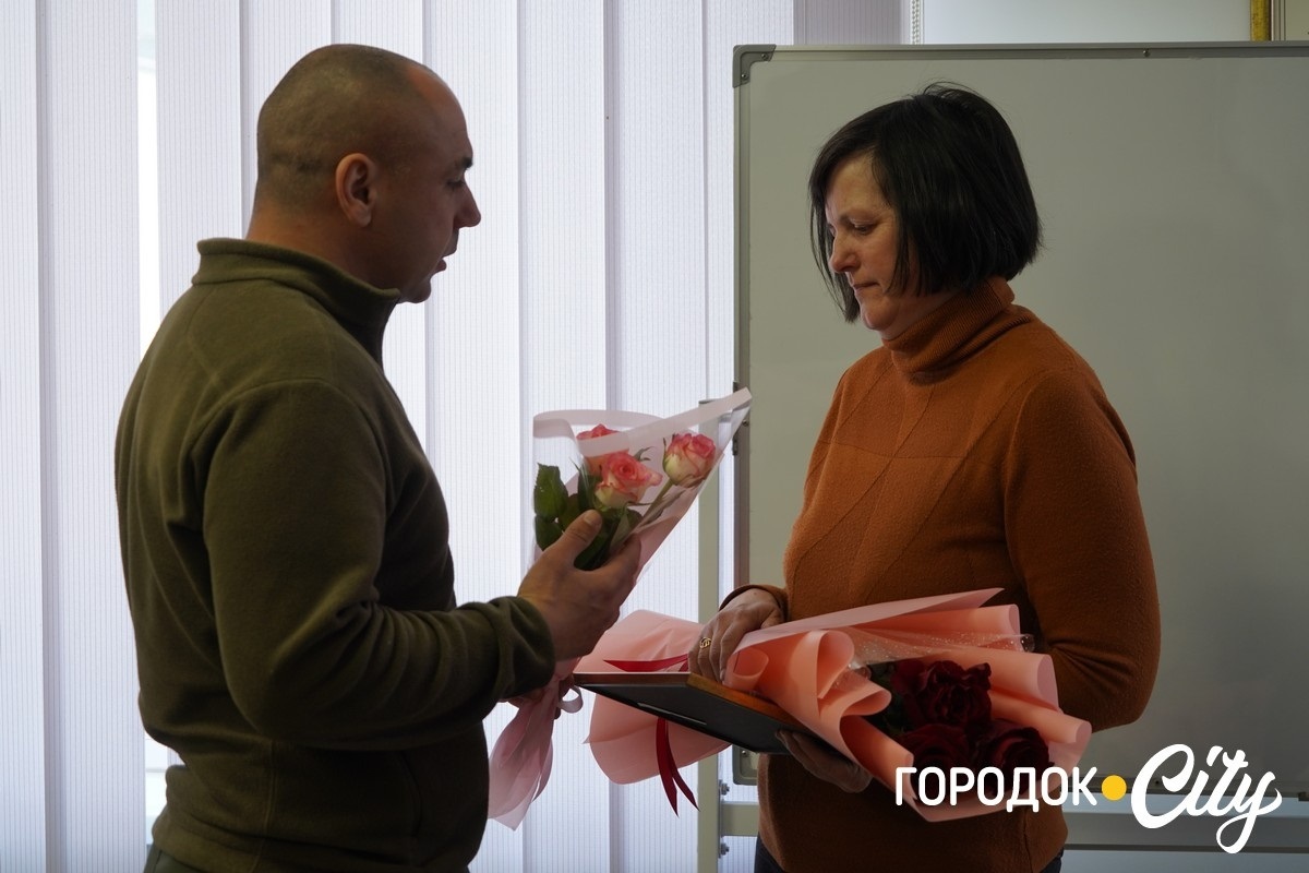 Про них пам’ятають. Рідним трьох захисників із Городоччини передали посмертні нагороди синів