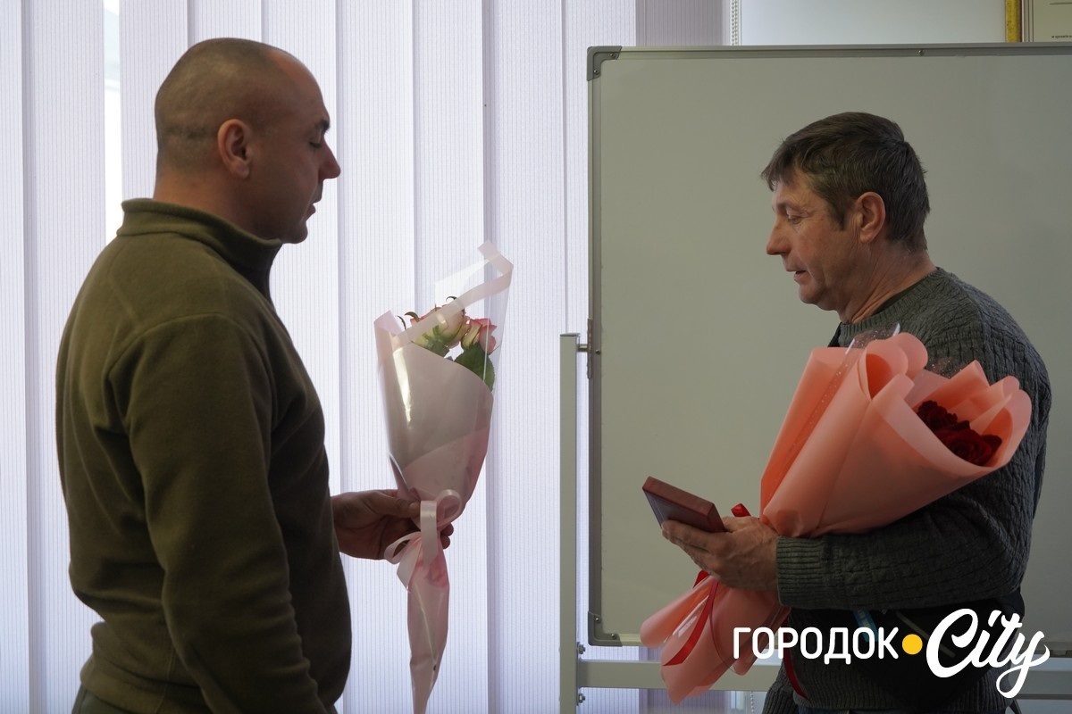 Про них пам’ятають. Рідним трьох захисників із Городоччини передали посмертні нагороди синів