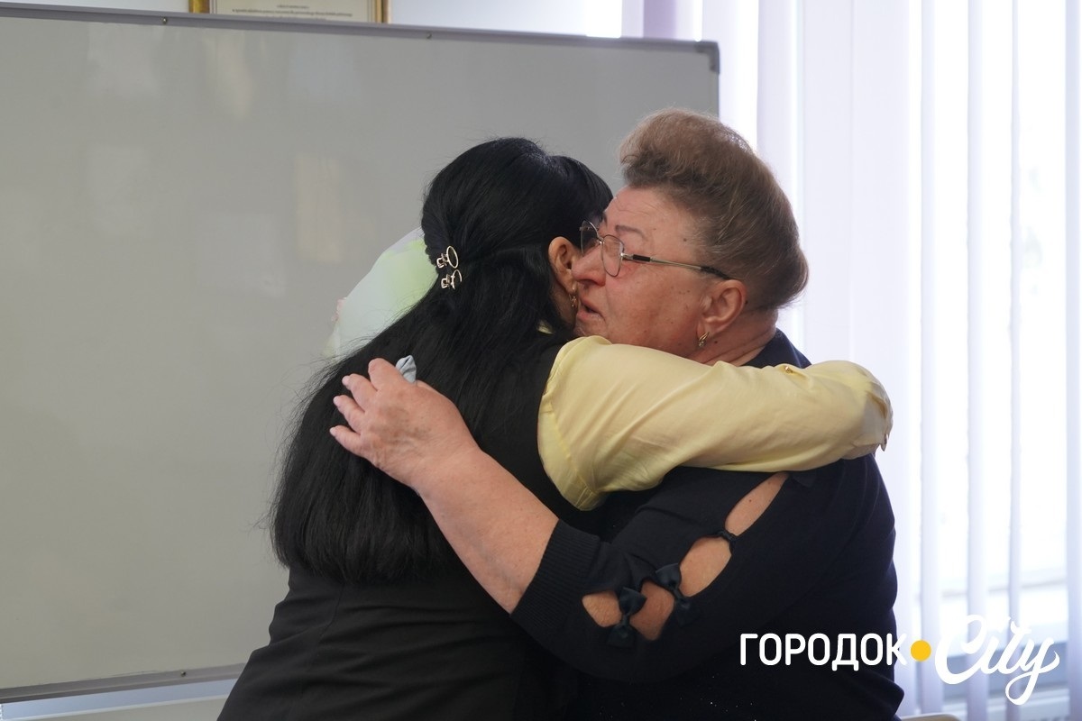 Про них пам’ятають. Рідним трьох захисників із Городоччини передали посмертні нагороди синів