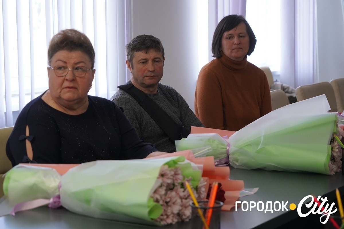 Про них пам’ятають. Рідним трьох захисників із Городоччини передали посмертні нагороди синів
