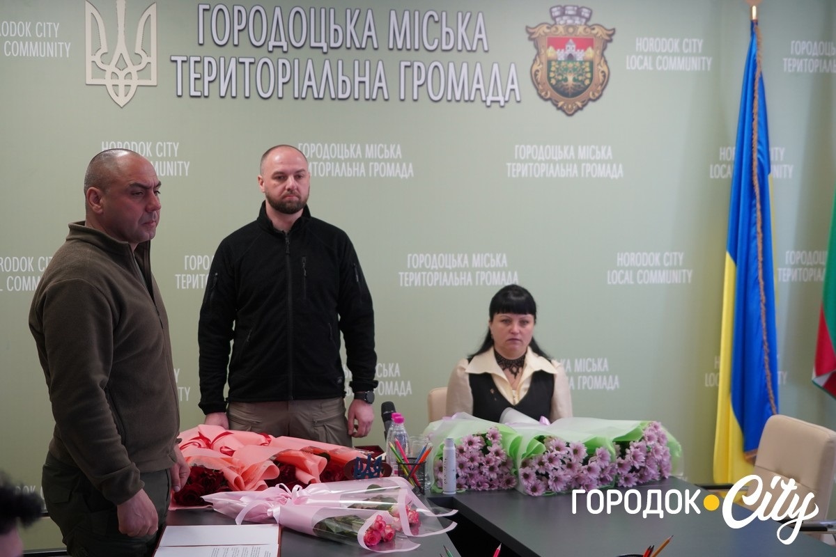 Про них пам’ятають. Рідним трьох захисників із Городоччини передали посмертні нагороди синів