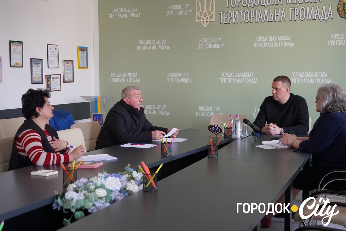 У Городку шукають кошти на цифровізацію архівів: що ще обговорили з представником РВА