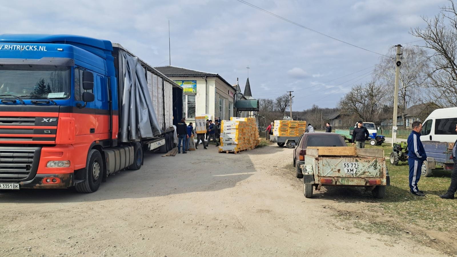 Міжнародна підтримка для Городоччини: 19 родин у Купині отримали будматеріали для утеплення будинків