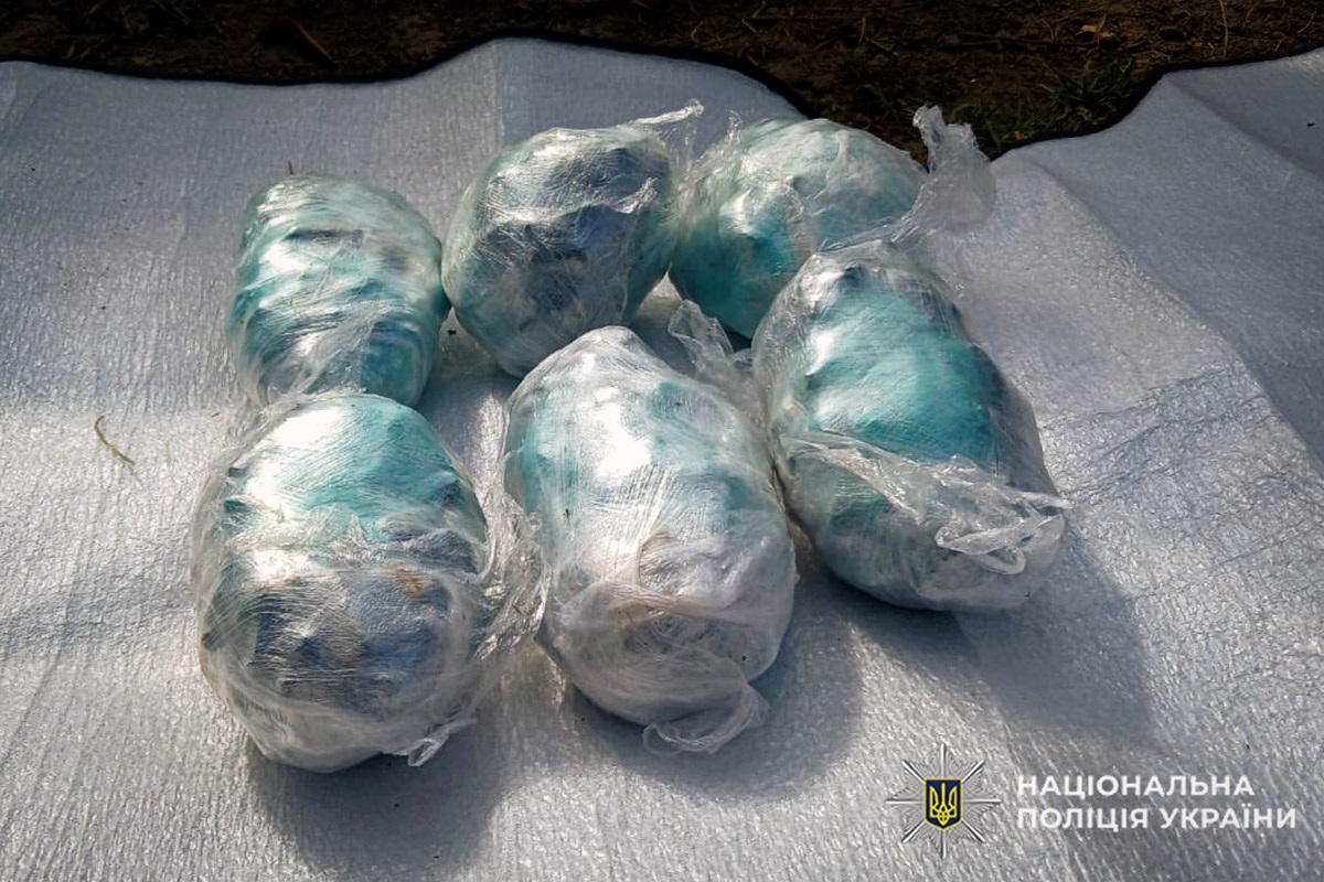 На Хмельниччині викрили групу наркоторговців: вилучили психотропів на 1,5 мільйона гривень