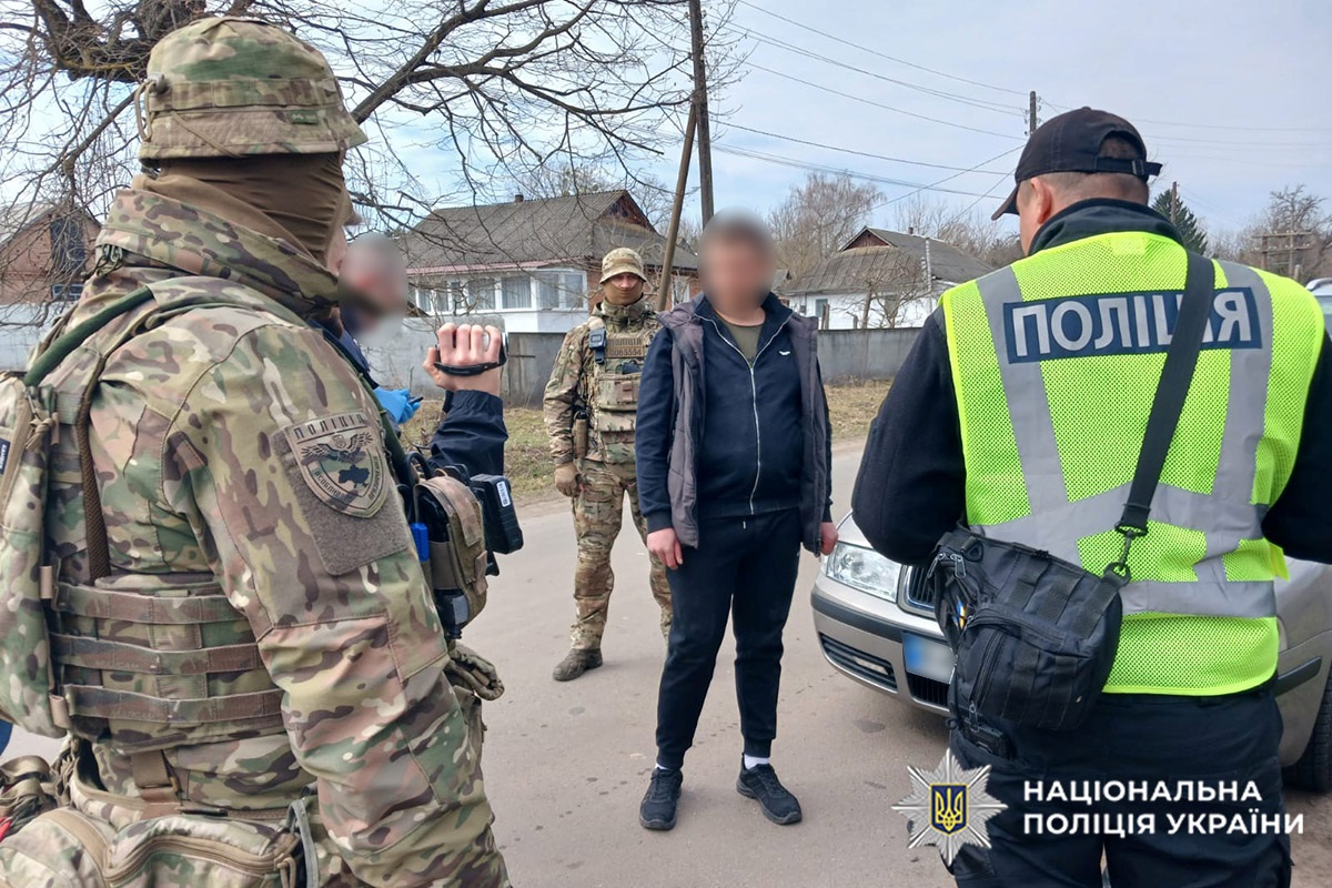 На Хмельниччині викрили групу наркоторговців: вилучили психотропів на 1,5 мільйона гривень