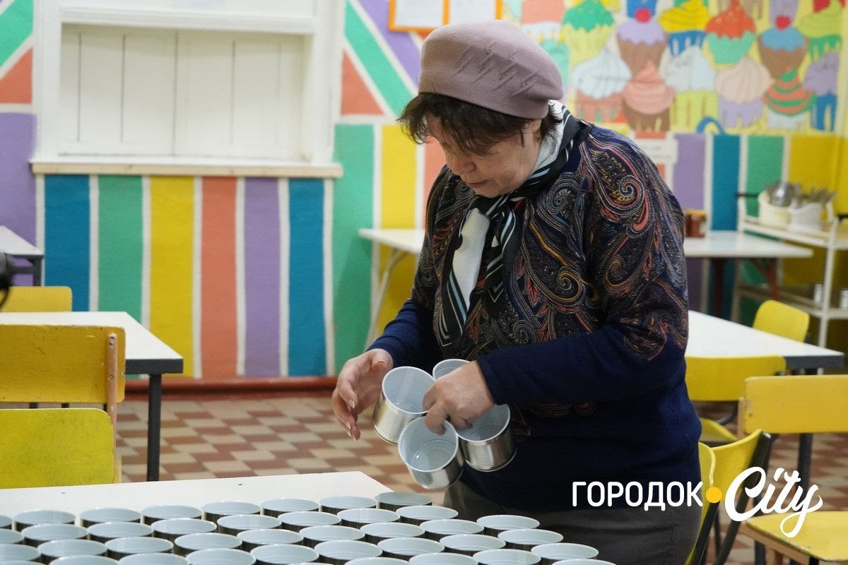 Понад 500 порцій домашньої їжі приготували для військових у Городоцькому ліцеї №1