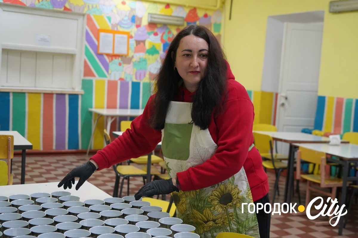 Понад 500 порцій домашньої їжі приготували для військових у Городоцькому ліцеї №1