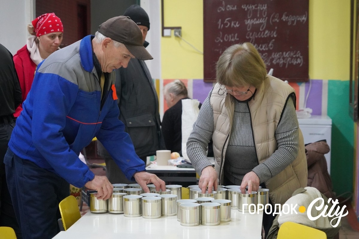 Понад 500 порцій домашньої їжі приготували для військових у Городоцькому ліцеї №1