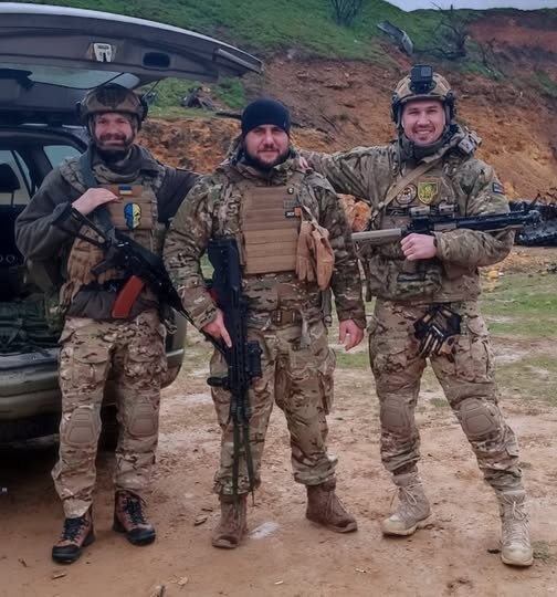 Андрій Михайлов з побратимами.