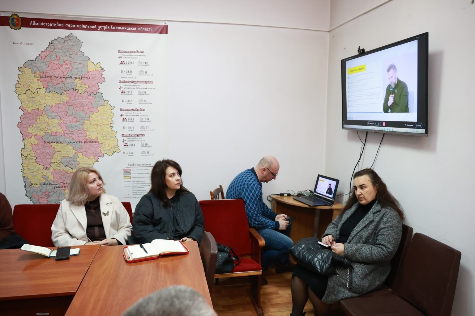 Громади Хмельниччини адаптуються до нових викликів у соціальній сфері