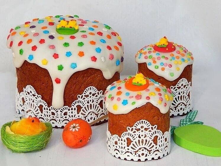 Не кришиться і блищить: найкращі рецепти глазурі для паски