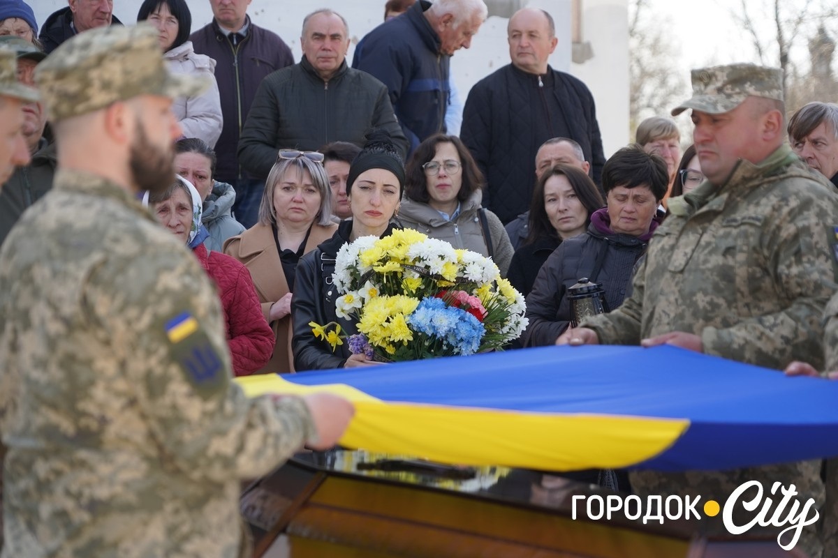 Городоччина виконала заповіт захисника: Олександра Пшонка поховали у рідному місті
