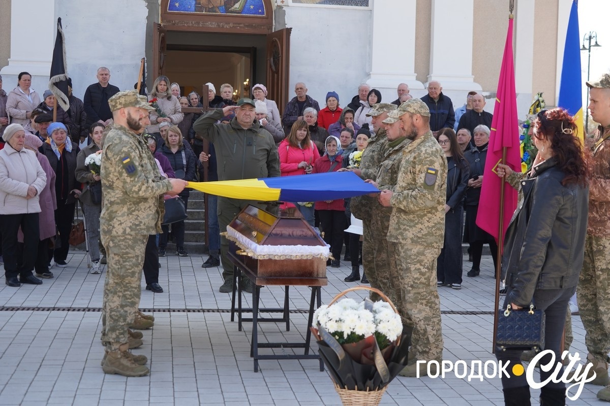 Городоччина виконала заповіт захисника: Олександра Пшонка поховали у рідному місті