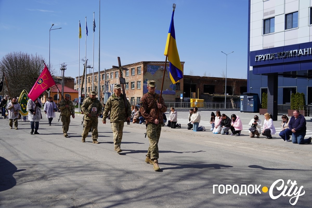 Городоччина виконала заповіт захисника: Олександра Пшонка поховали у рідному місті