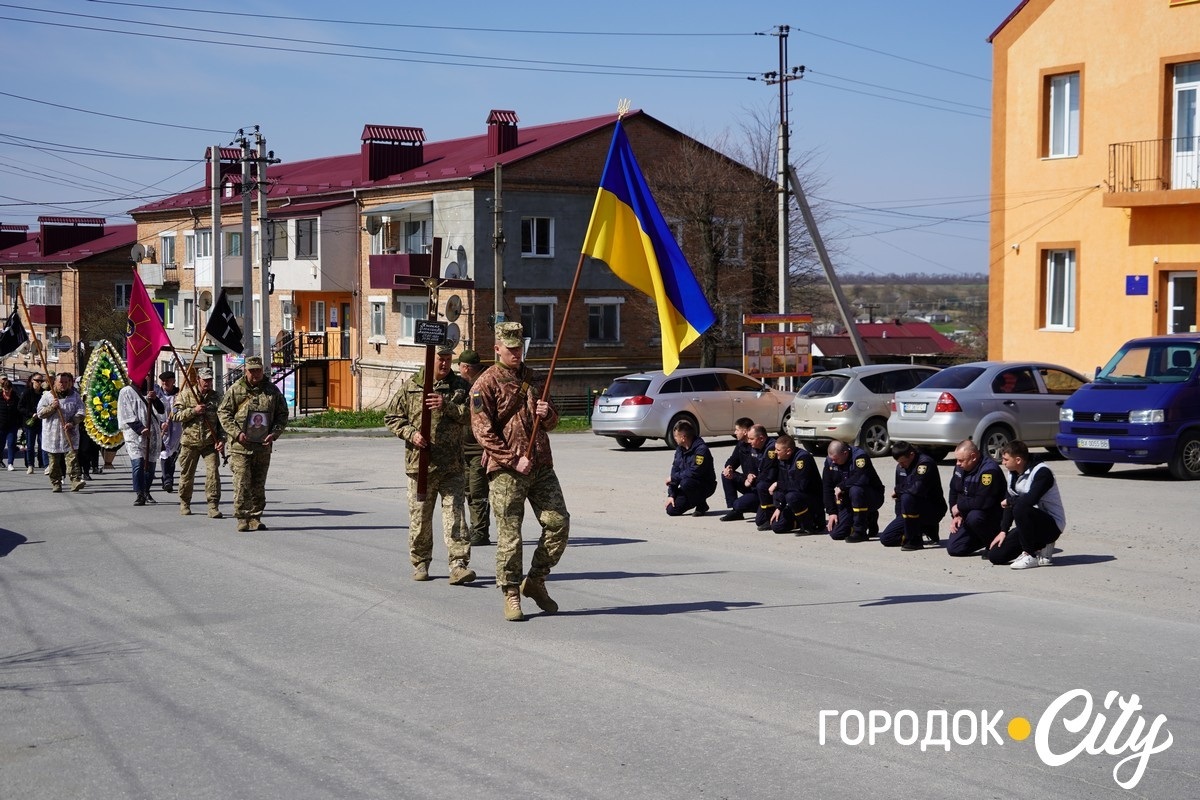 Городоччина виконала заповіт захисника: Олександра Пшонка поховали у рідному місті