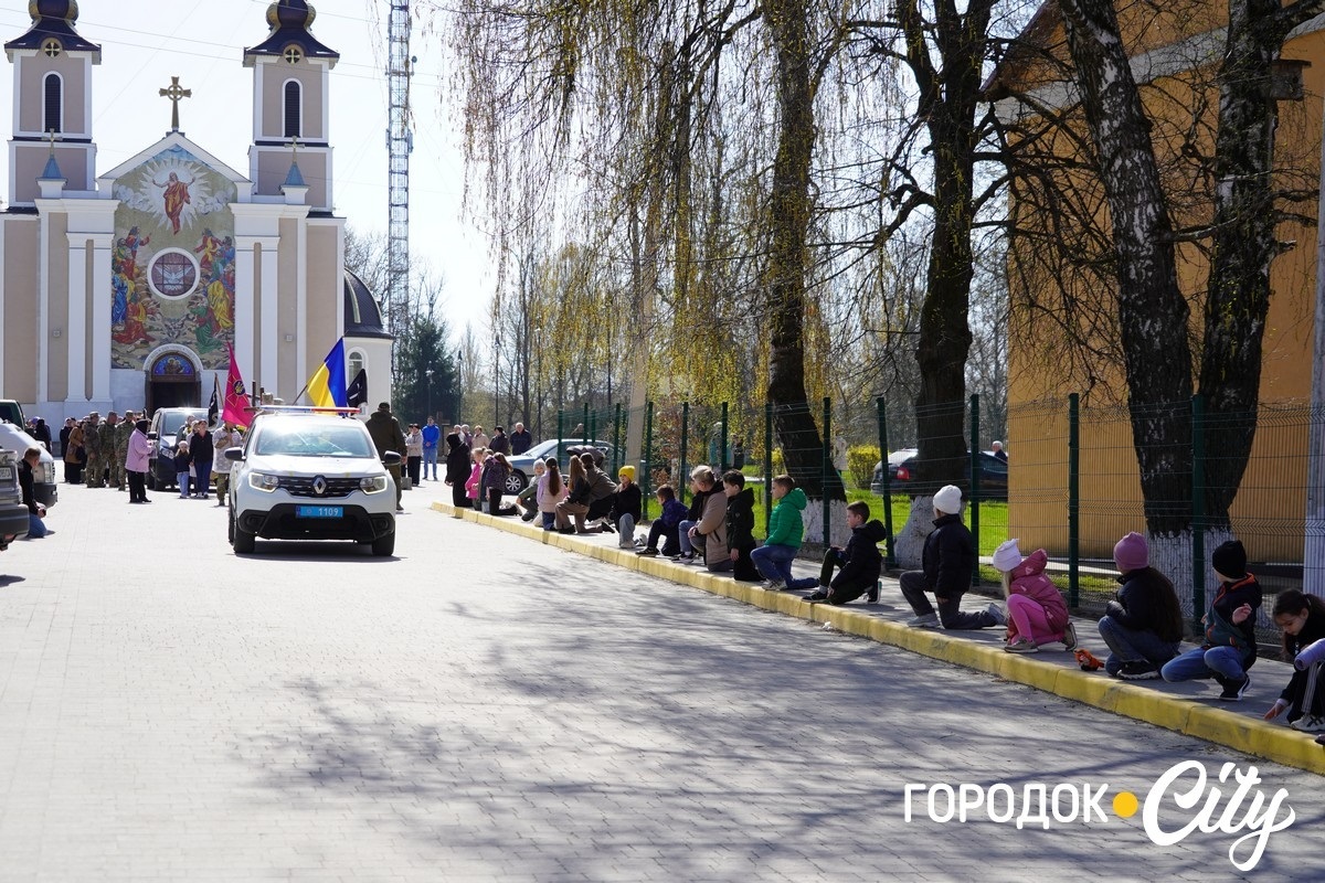 Городоччина виконала заповіт захисника: Олександра Пшонка поховали у рідному місті