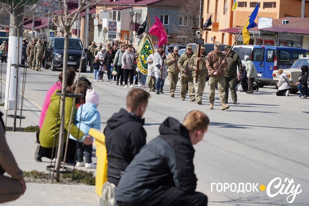 Городоччина виконала заповіт захисника: Олександра Пшонка поховали у рідному місті