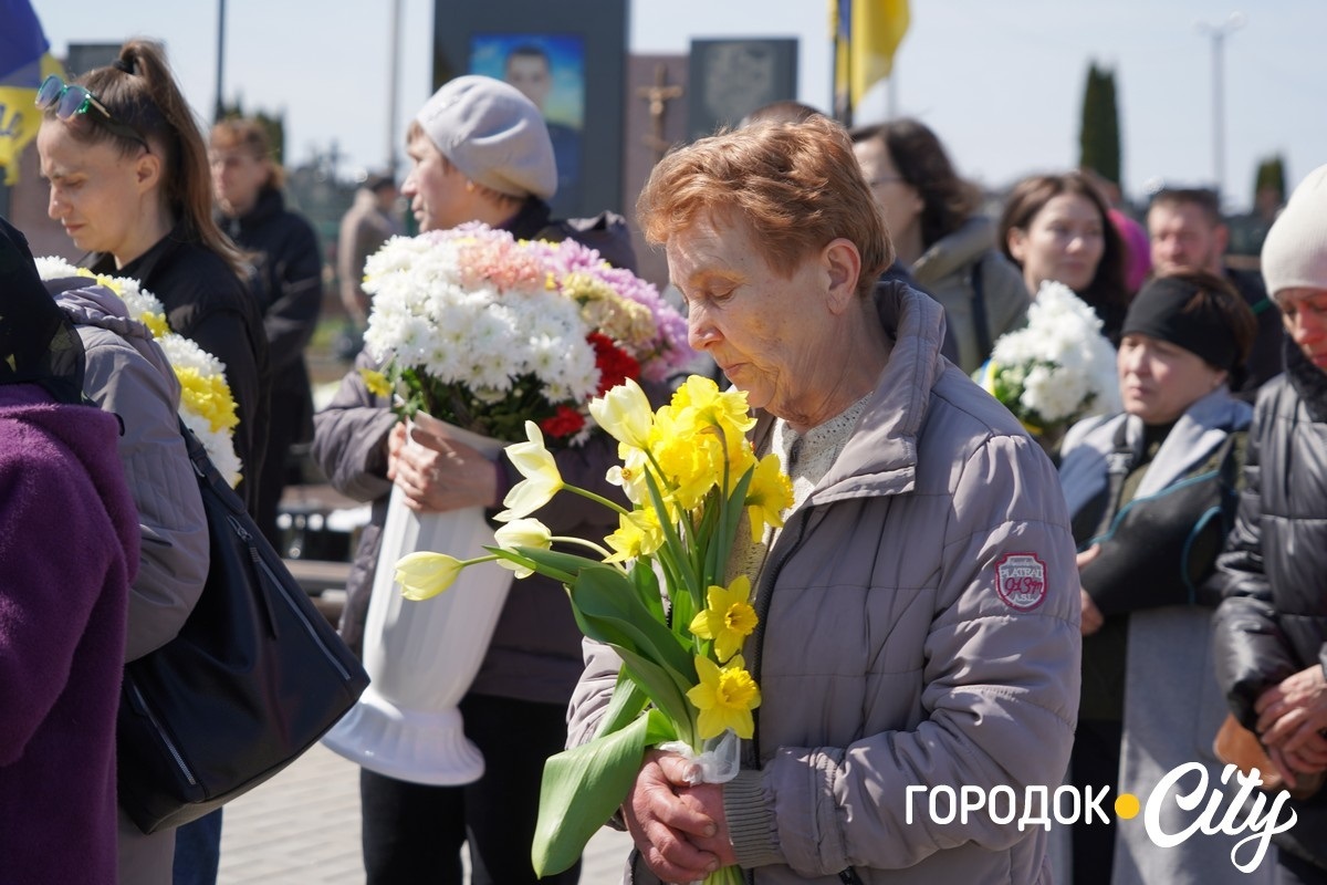 Городоччина виконала заповіт захисника: Олександра Пшонка поховали у рідному місті