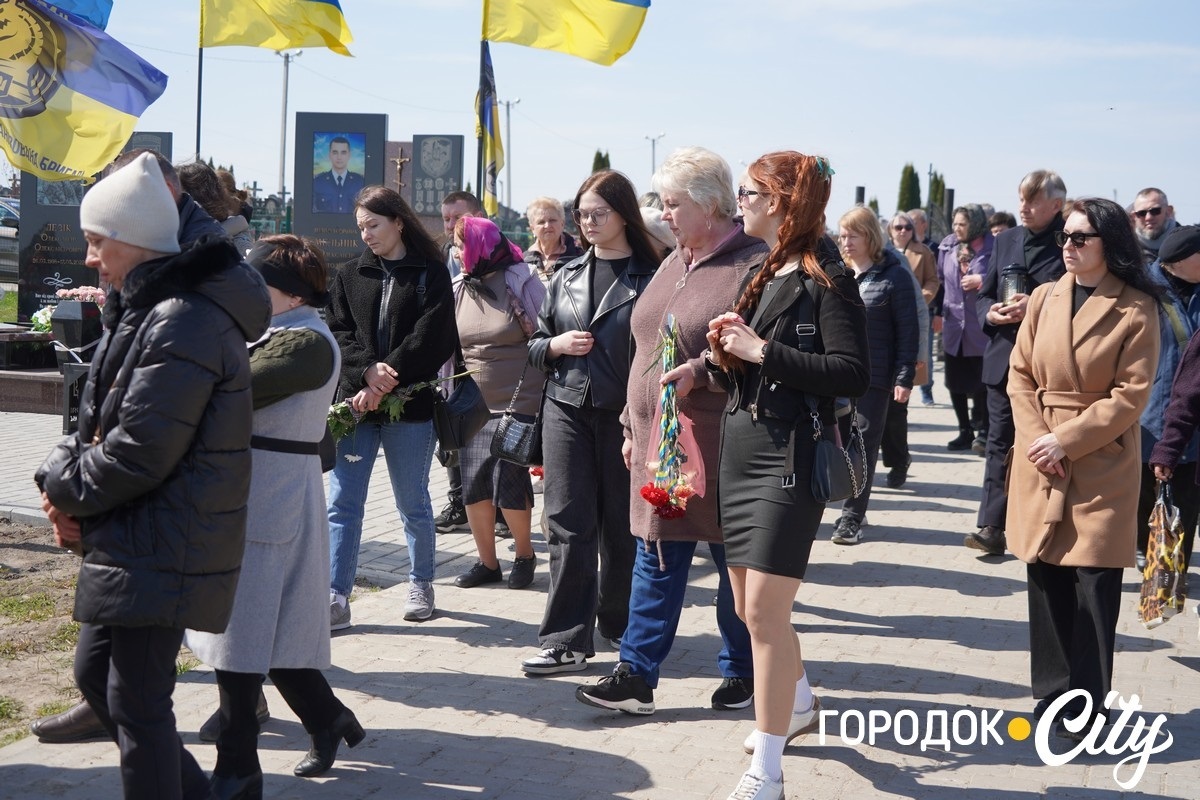 Городоччина виконала заповіт захисника: Олександра Пшонка поховали у рідному місті