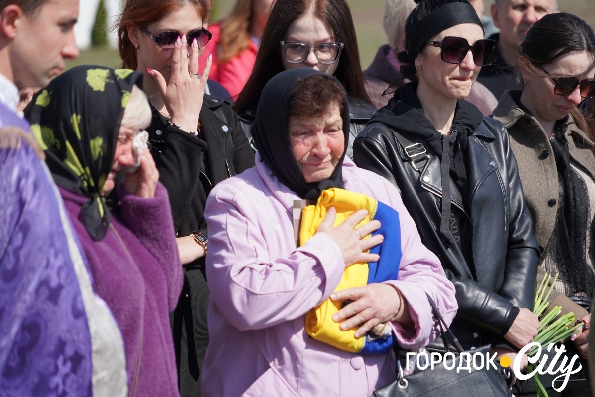 Городоччина виконала заповіт захисника: Олександра Пшонка поховали у рідному місті
