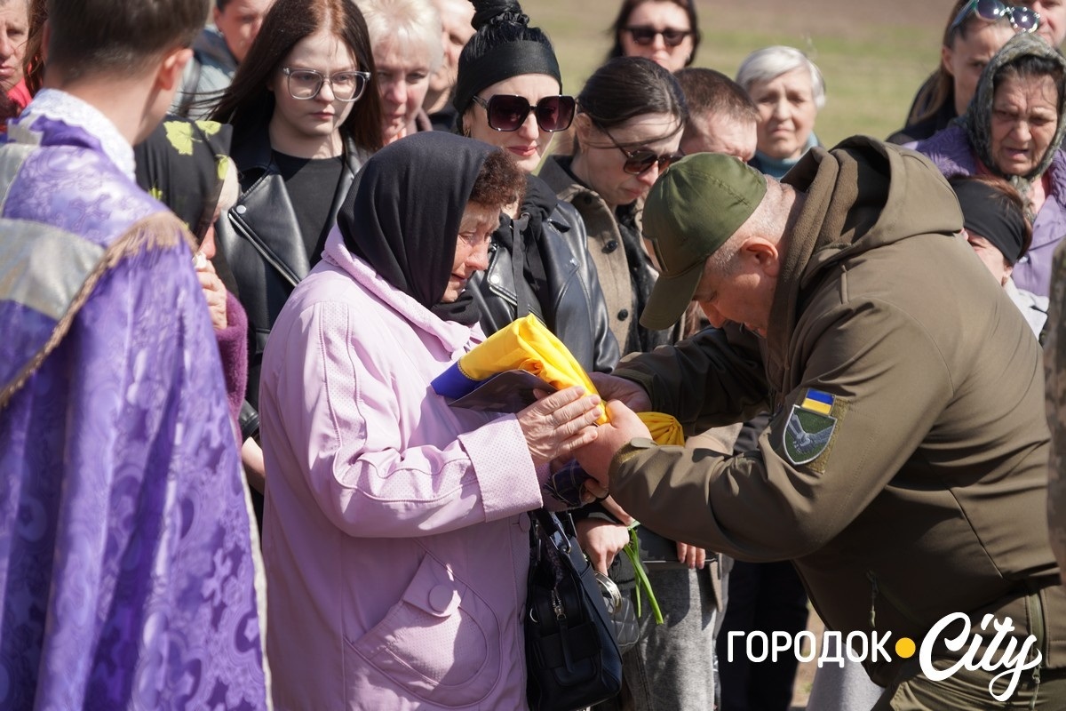 Городоччина виконала заповіт захисника: Олександра Пшонка поховали у рідному місті