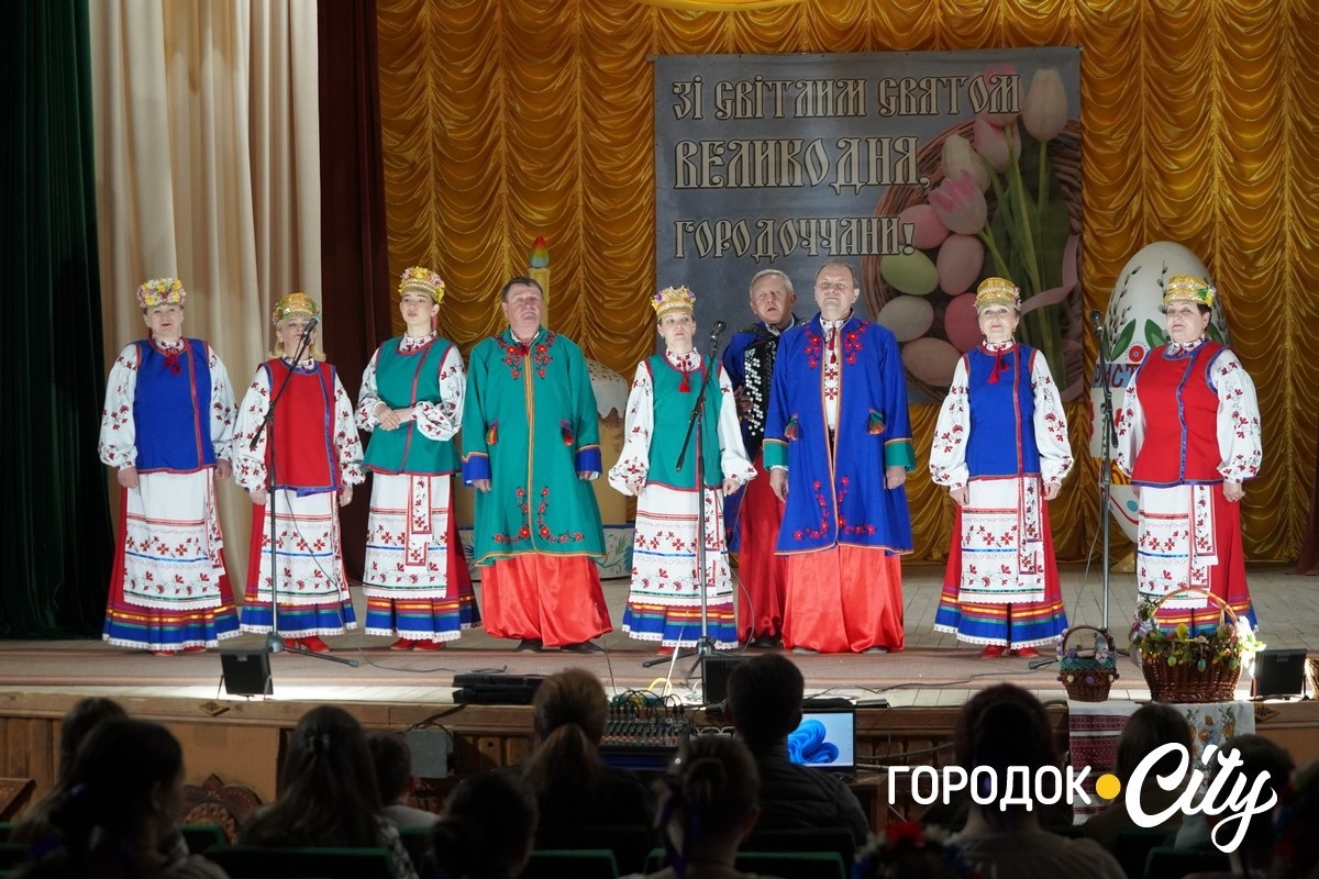 Автентичне вбрання та стародавні пісні: у Городку відбувся ювілейний етнофестиваль веснянок