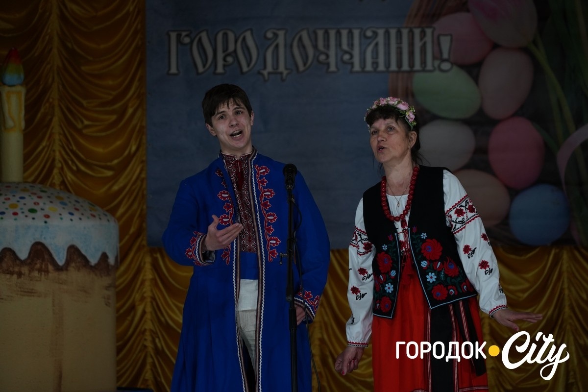 Автентичне вбрання та стародавні пісні: у Городку відбувся ювілейний етнофестиваль веснянок