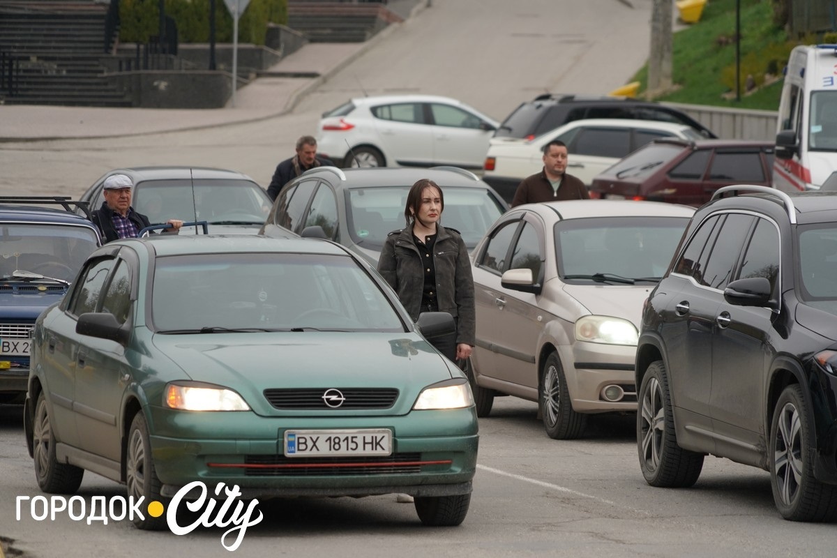 Голос тих, хто чекає: фоторепортаж із суботньої акції на центральній площі Городка