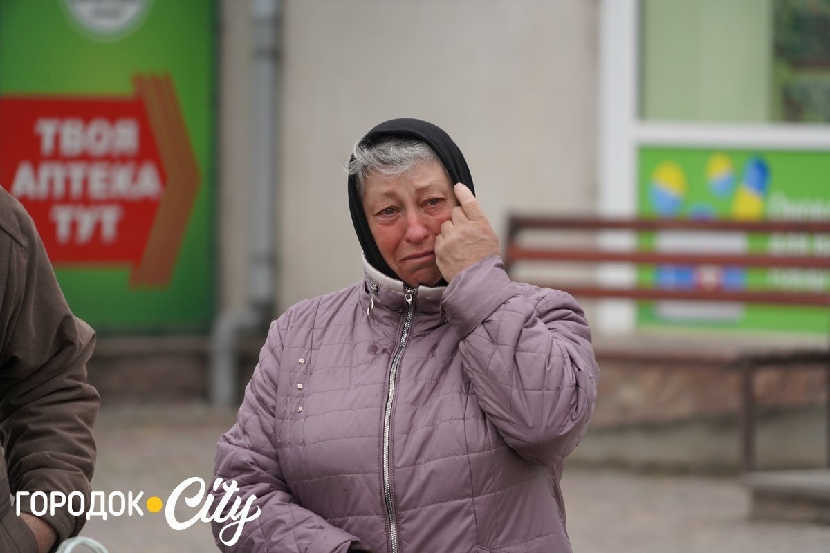 Голос тих, хто чекає: фоторепортаж із суботньої акції на центральній площі Городка