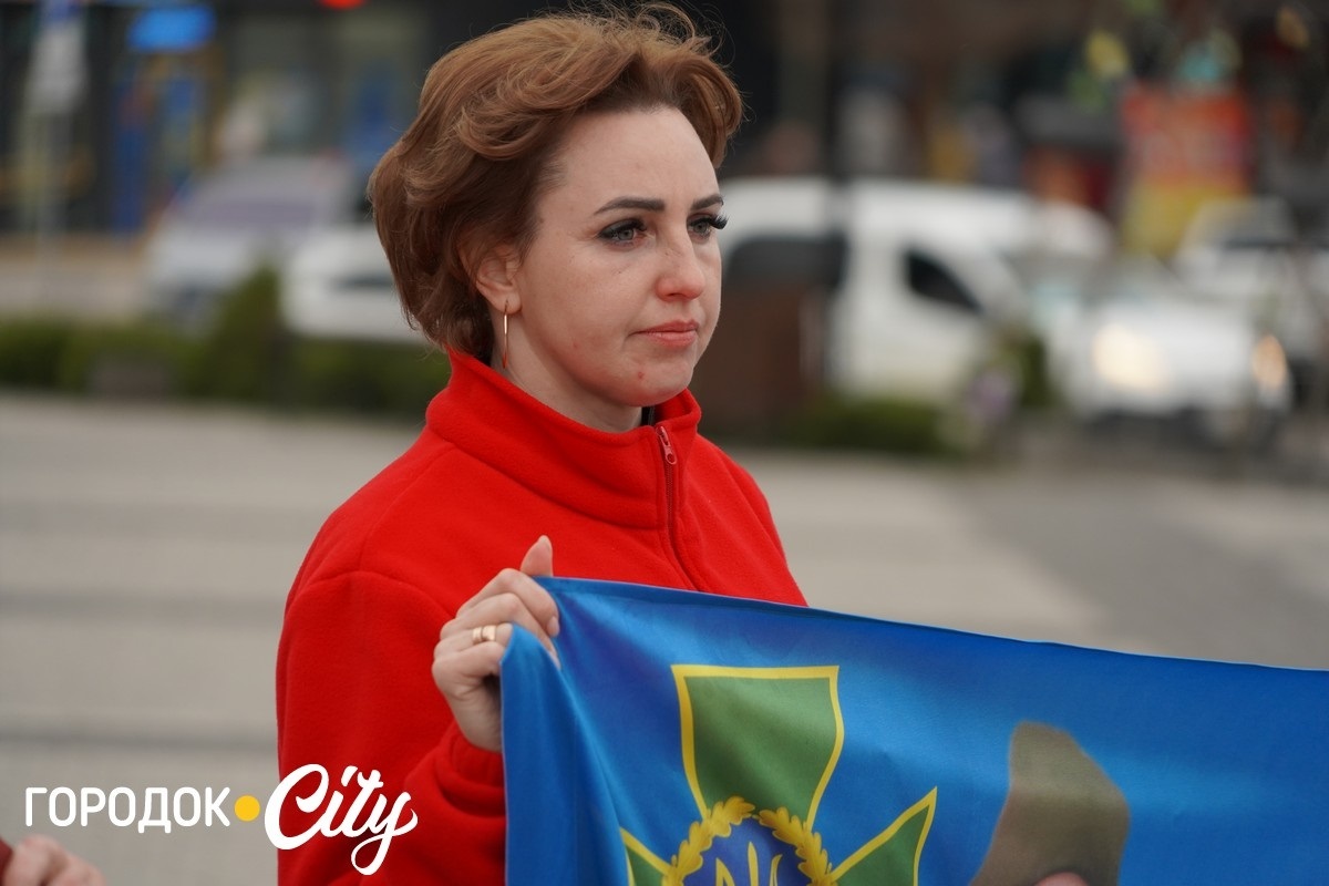 Голос тих, хто чекає: фоторепортаж із суботньої акції на центральній площі Городка