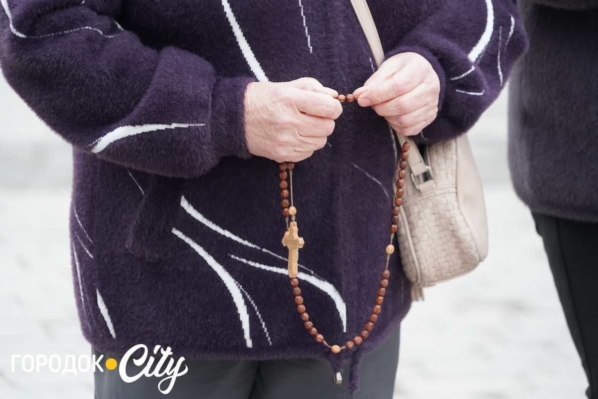 Голос тих, хто чекає: фоторепортаж із суботньої акції на центральній площі Городка