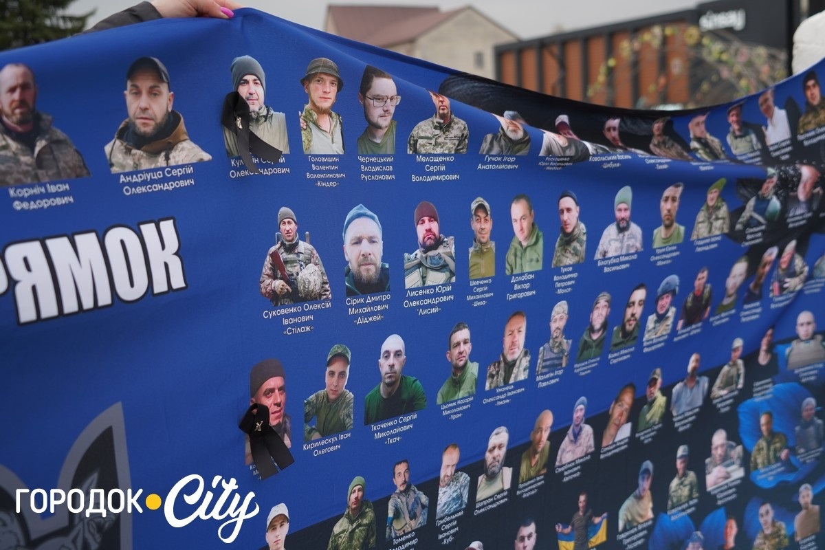 Голос тих, хто чекає: фоторепортаж із суботньої акції на центральній площі Городка