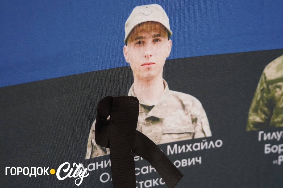 Голос тих, хто чекає: фоторепортаж із суботньої акції на центральній площі Городка