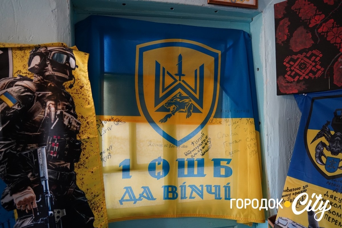 За день — до півтори тисячі банок каші: як шкільна їдальня у Чорниводах стала волонтерським хабом