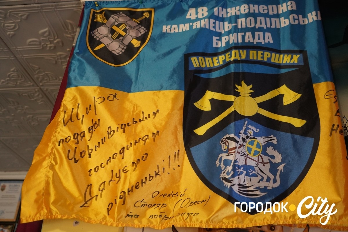 За день — до півтори тисячі банок каші: як шкільна їдальня у Чорниводах стала волонтерським хабом