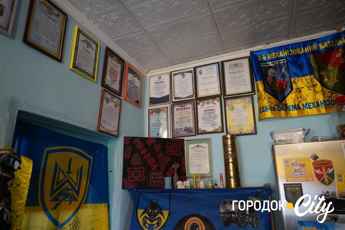 За день — до півтори тисячі банок каші: як шкільна їдальня у Чорниводах стала волонтерським хабом