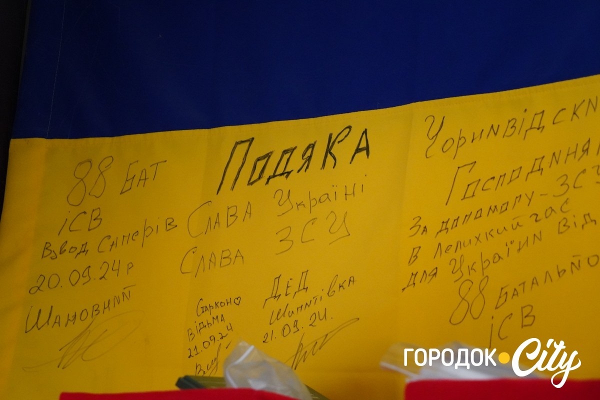 За день — до півтори тисячі банок каші: як шкільна їдальня у Чорниводах стала волонтерським хабом
