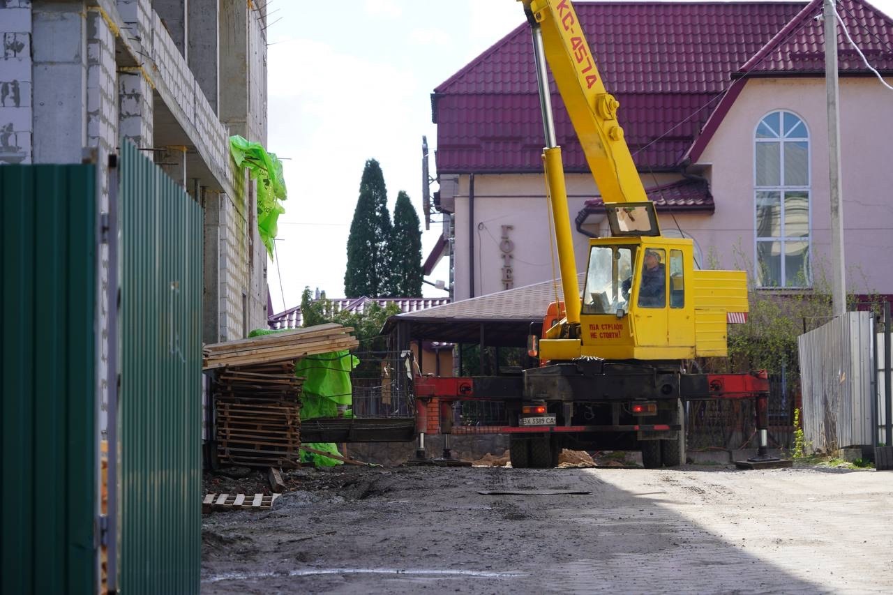 Що з’явиться біля пошти у Городку: підприємниця розповіла деталі будівництва і строки
